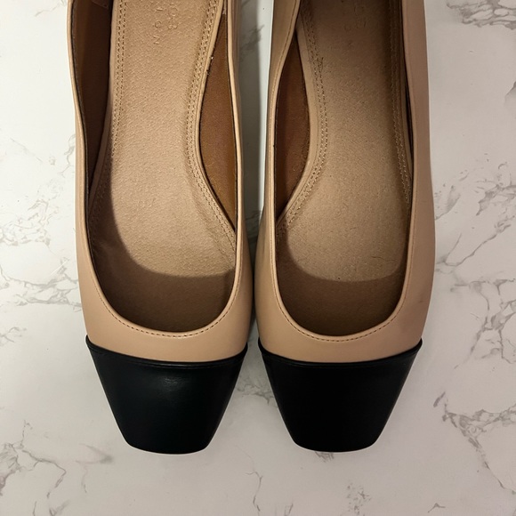 Wide fit locket square toe ballet flats in beige and black - Picture 4 of 6